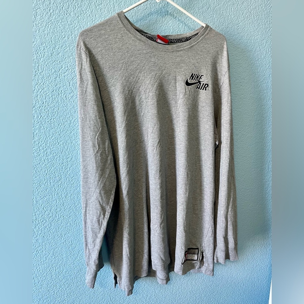Men Nike Long Sleeve size XL - Grey